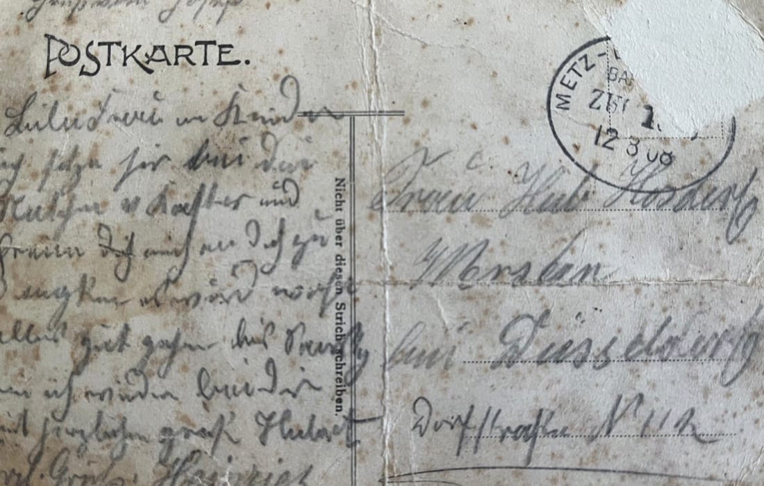 Rückseite der Postkarte mit handschriftlichem Gruß in Kurrentschrift und Poststempel von 1908